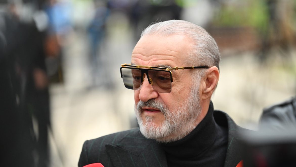 gigi-becali-a-intrat-in-noaptea-de-inviere-la-tv-si-a-dat-verdictul:-„niste-jaloane!”